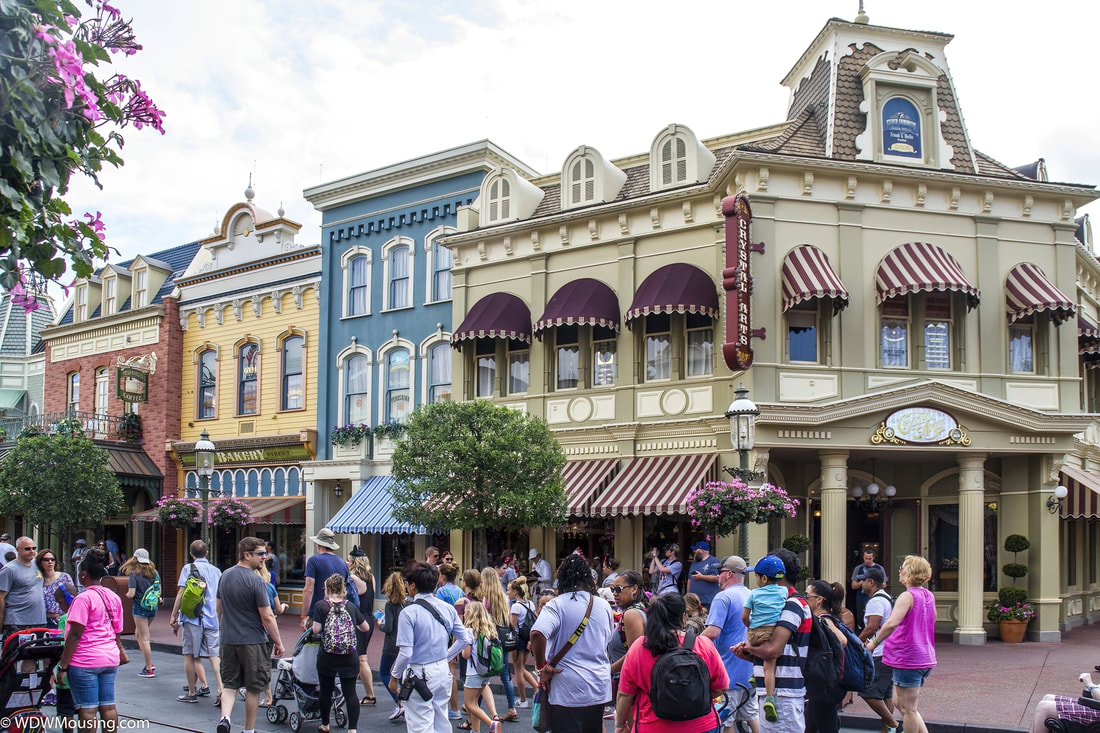 Magic Kingdom Main Street Railroad Station, Walt Disney dev…